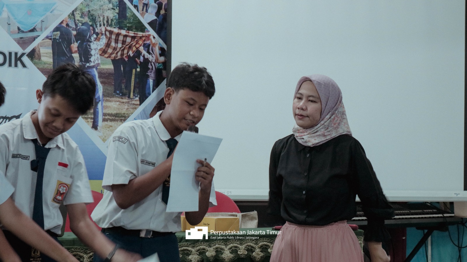 Roadshow Workshop Membaca Ke SMP Negeri 25 Jakarta